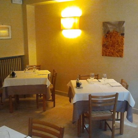 Albergo Croce D'Oro Dolce Bagian luar foto