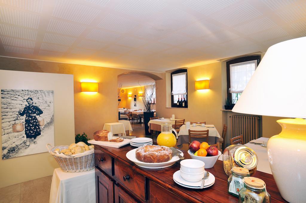 Albergo Croce D'Oro Dolce Bagian luar foto