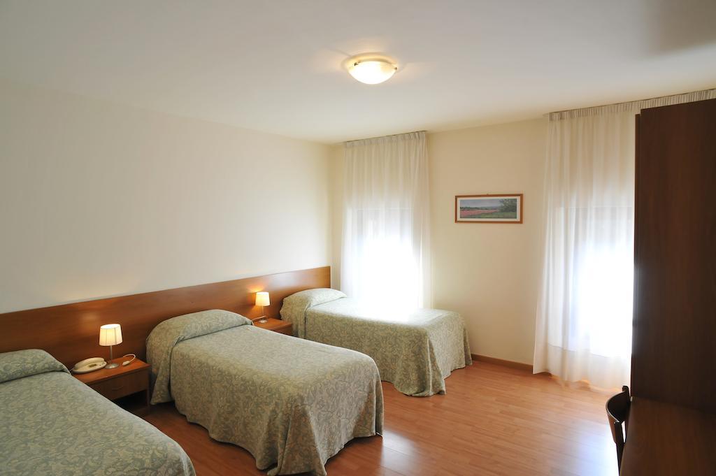 Albergo Croce D'Oro Dolce Bagian luar foto