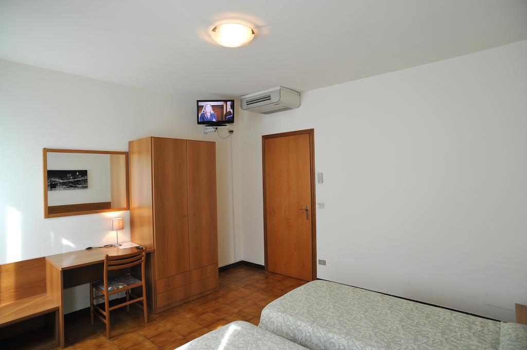 Albergo Croce D'Oro Dolce Bagian luar foto