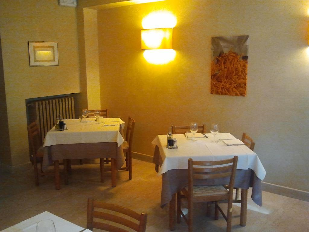 Albergo Croce D'Oro Dolce Bagian luar foto