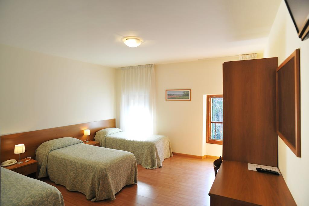 Albergo Croce D'Oro Dolce Bagian luar foto