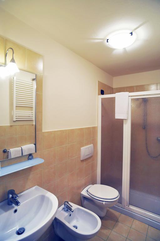 Albergo Croce D'Oro Dolce Ruang foto
